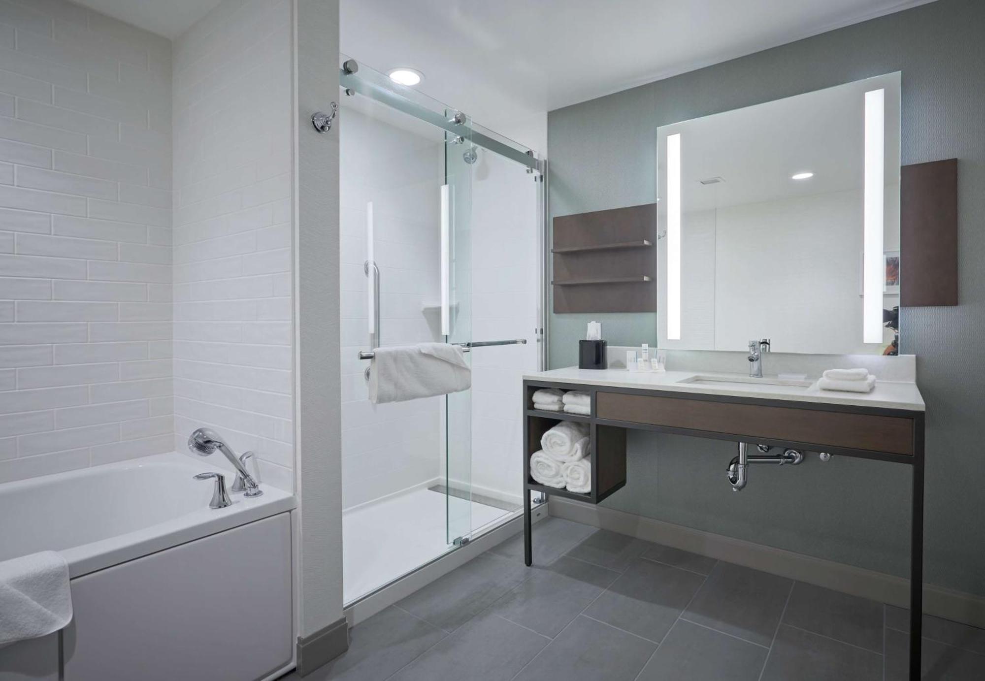 Hilton Garden Inn Corning Downtown Ngoại thất bức ảnh