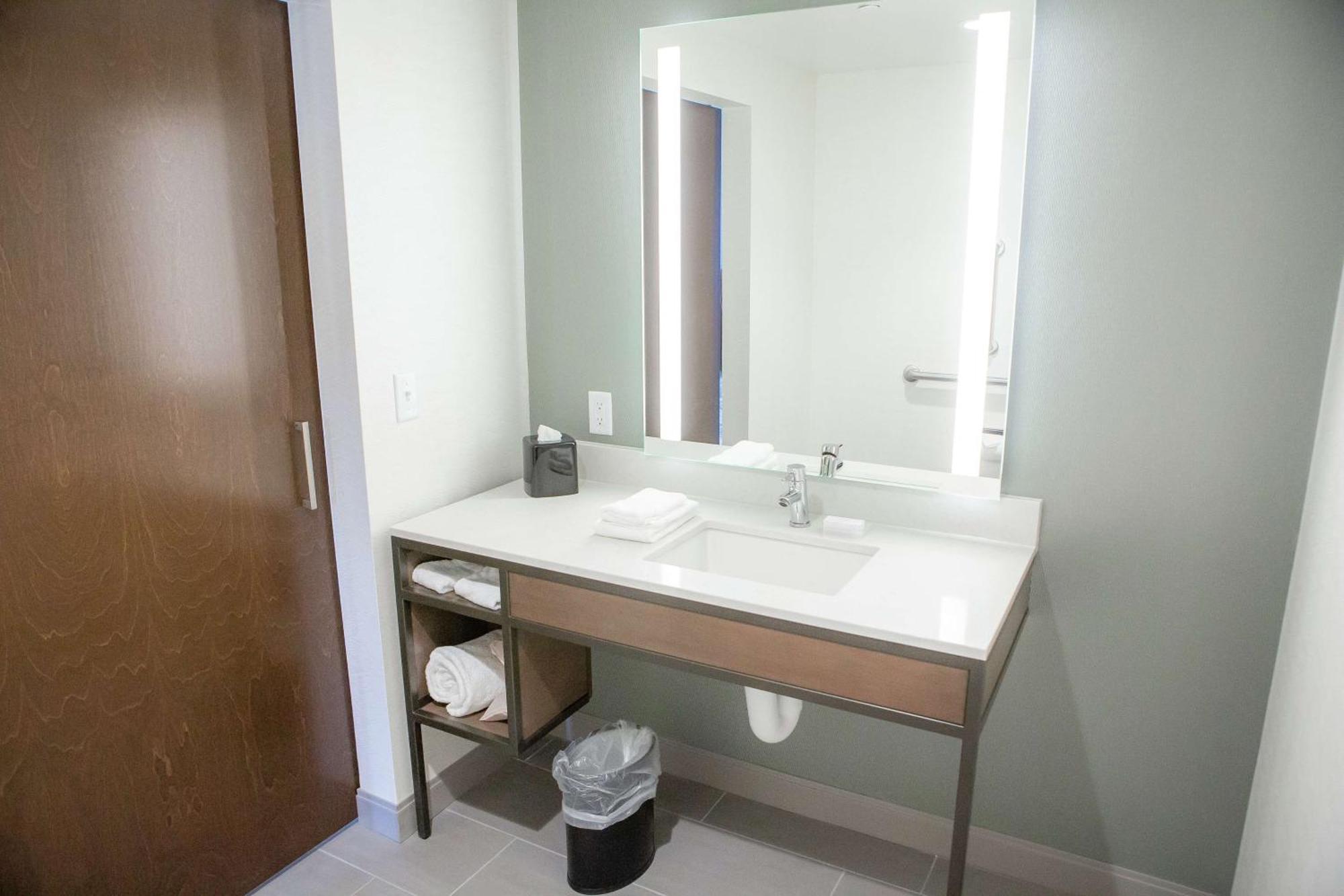 Hilton Garden Inn Corning Downtown Ngoại thất bức ảnh