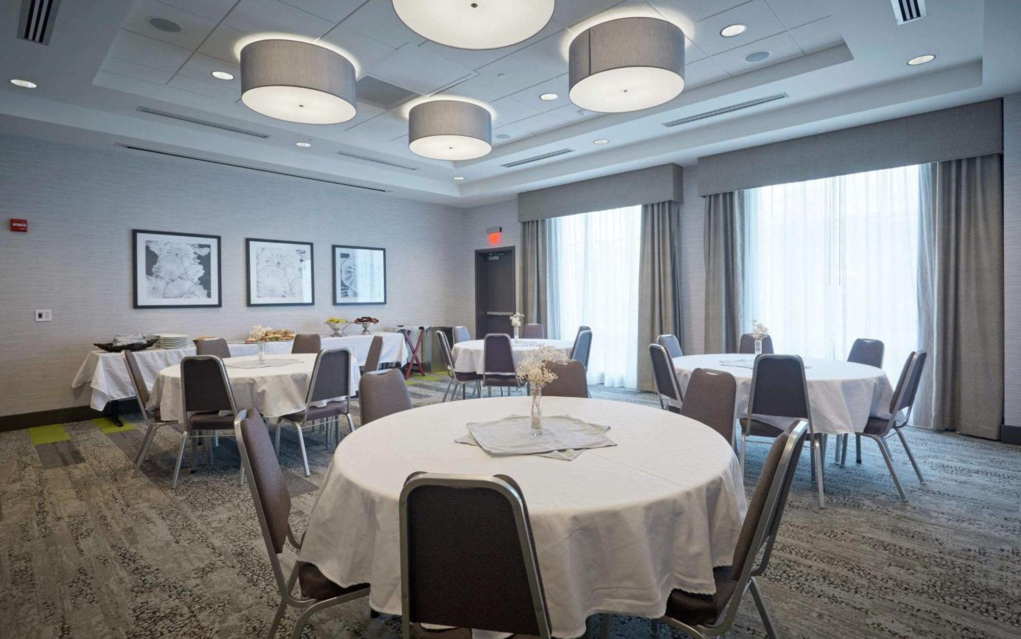 Hilton Garden Inn Corning Downtown Ngoại thất bức ảnh